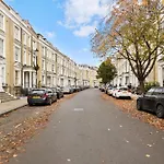 Central London- Sleeps 8 - 65Sq Meters