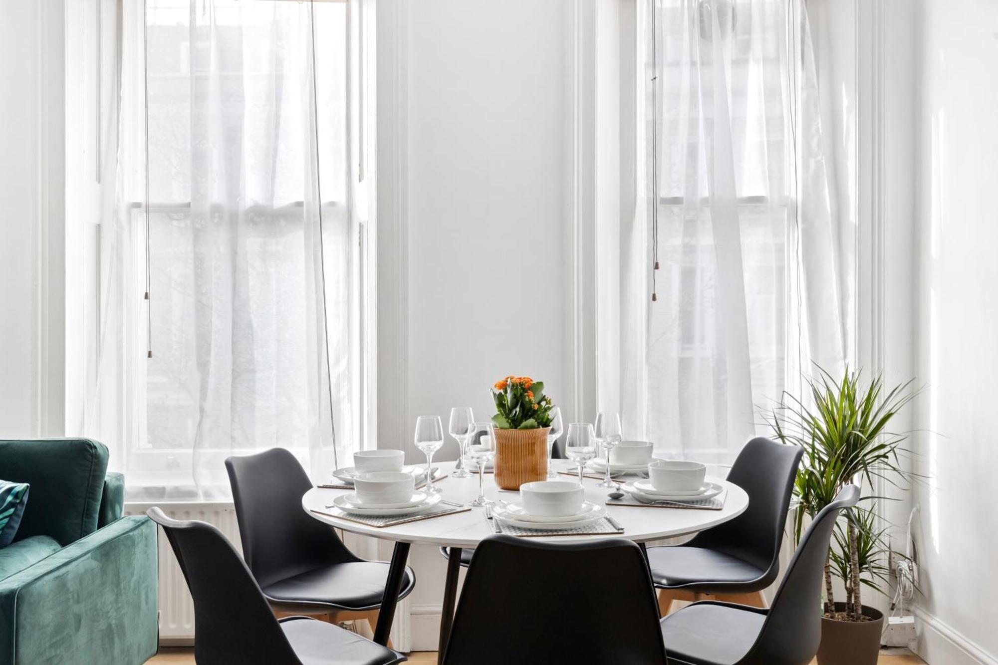 London- Sleeps 8 - 65sq Meters * Londra