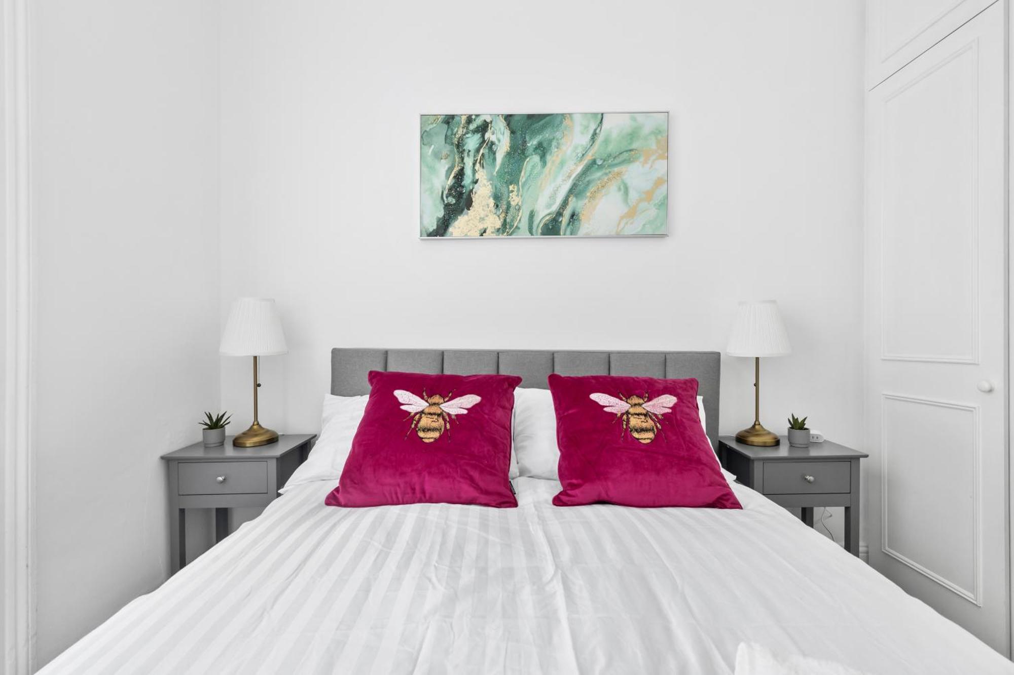 London- Sleeps 8 - 65sq Meters Apartment